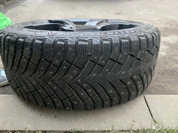 Michelin X-Ice North 4 225/40 R18 19E