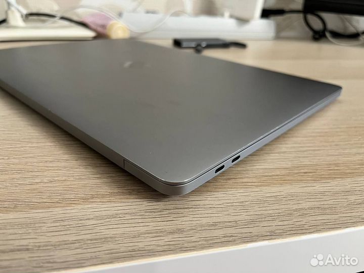 MacBook Pro 15 i7 16gb 512gb Radeon 560 4Gb Touch