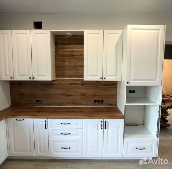 Кухни на заказ с практичными ящиками