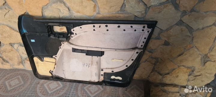 Обшивка двери на Ford Mondeo 3