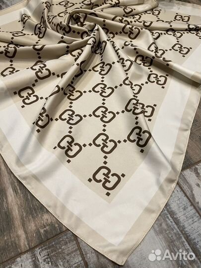 Шелковый платок шаль Gucci бежевый новый