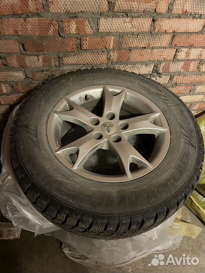 Комлект колес зима шипы 215/70 R16