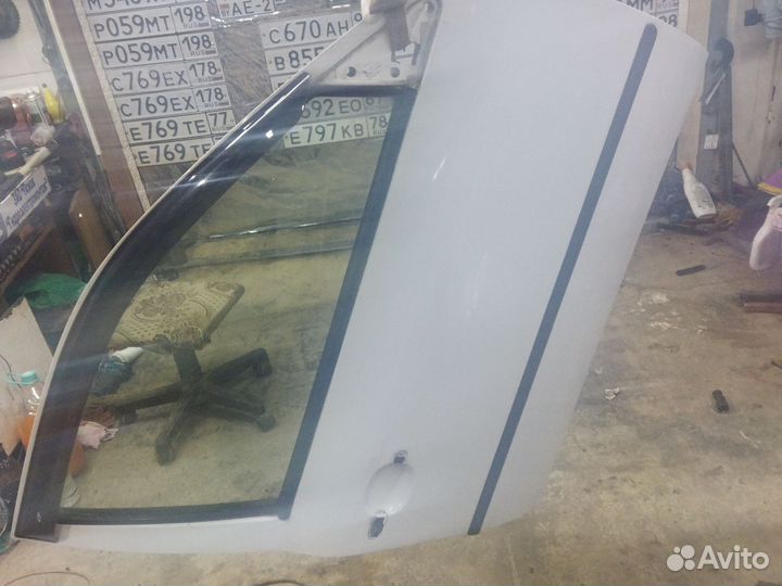 Дверь передняя правая skoda octavia a4