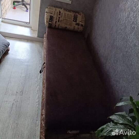 Продам диван компактный