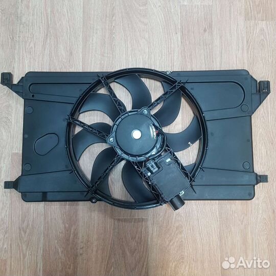 Вентилятор охлаждения радиатора Ford Focus 2 1.6