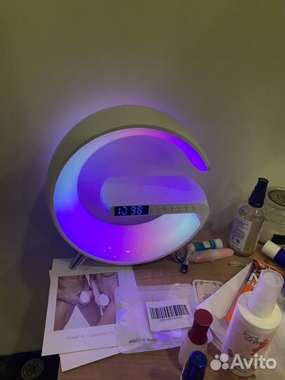 Лампа настольная с зарядкой для телефона черная