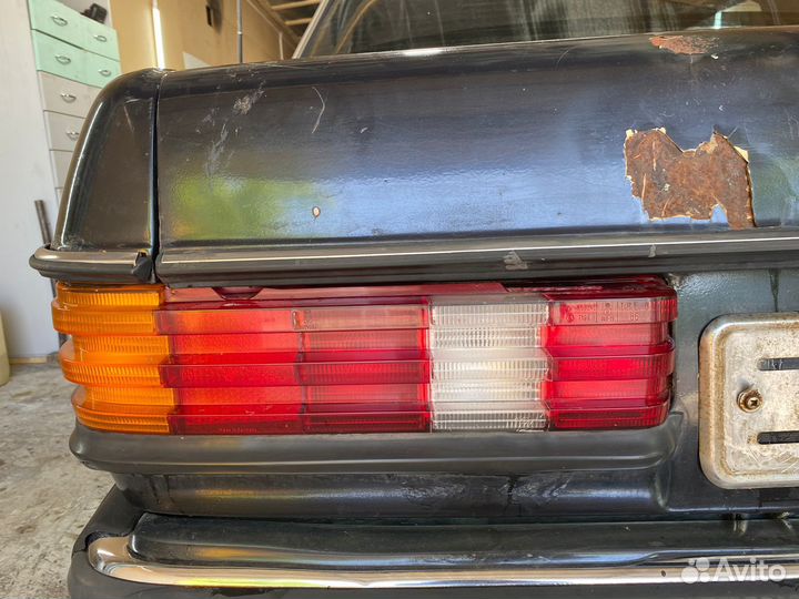 Фонари задние Mercedes W123