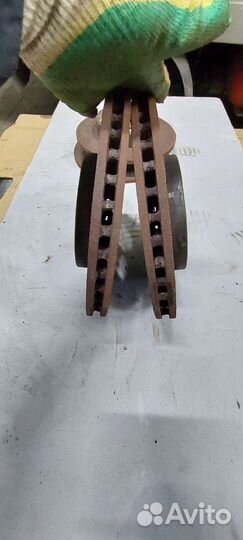 Тормозные диски и колодки б/у Chevrolet Cruze