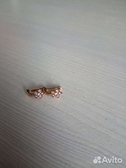 Продам детские сережки