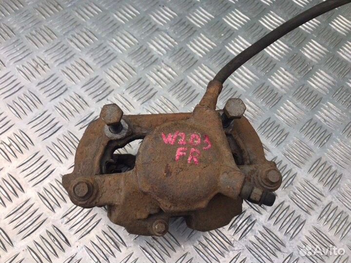 Суппорт передний правый Mercedes-Benz C-Class W203