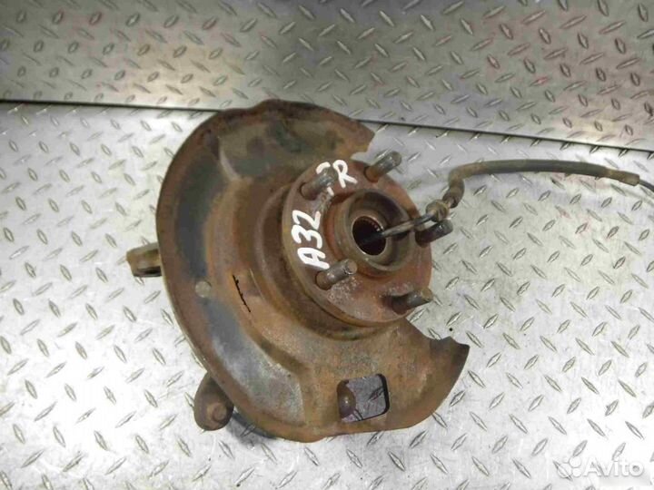 Кулак поворотный передний правый Nissan Maxima