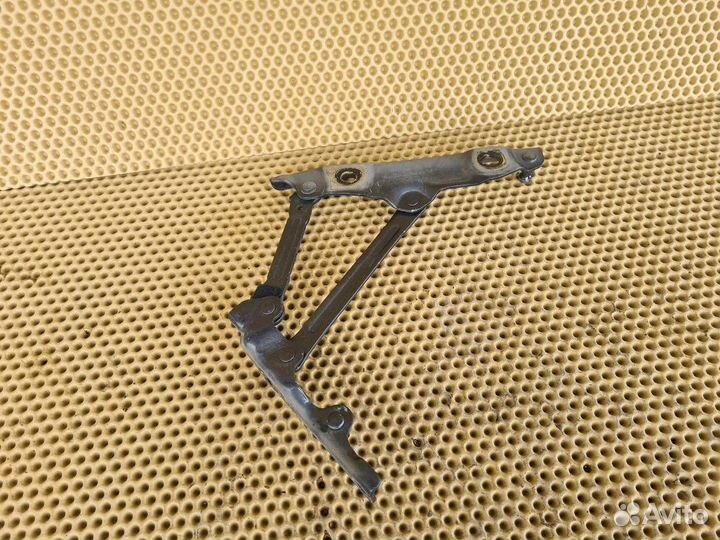 Петля багажника задняя правая Infiniti M25 M37 M56