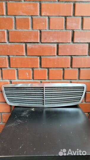 Решётка радиатора Mercedes Benz С-класс W203