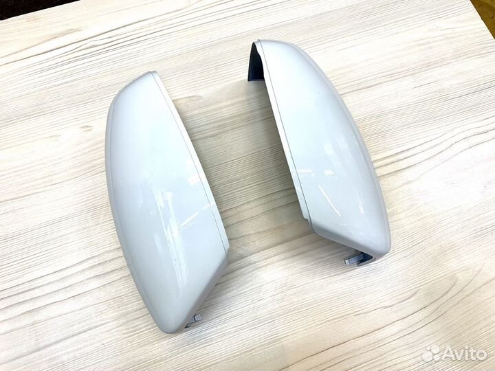 Накладка правого зеркала Niva Travel белая