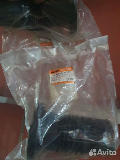 Продам пыльники стоек toyota