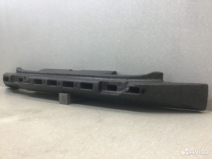 Абсорбер переднего бампера VW Amarok 2010