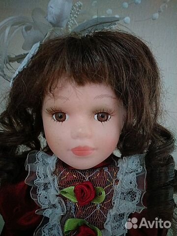 Фарфоровая кукла