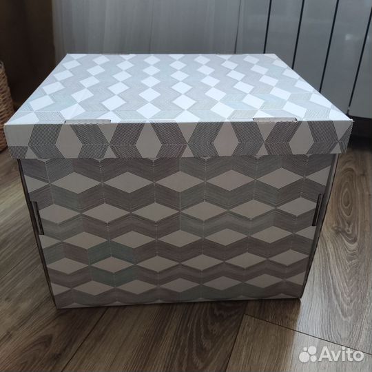 Коробка женских вещей