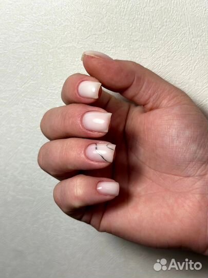 Маникюр в салоне