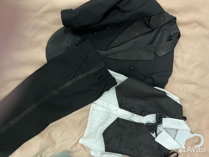 Смокинг на мальчика 2-3 года