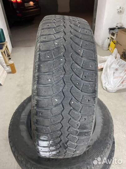 Bridgestone Blizzak LT 235/65 R17