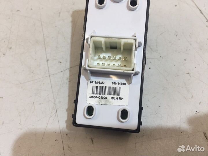 Кнопка стеклоподъемника задняя левая