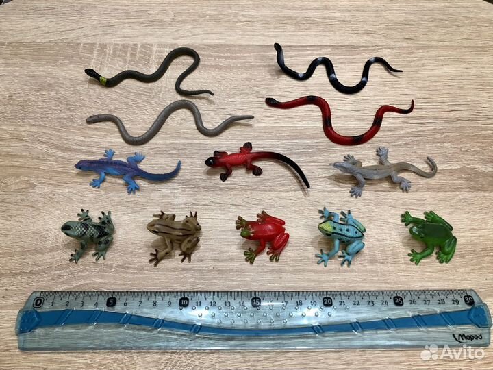 Фигурки насекомых, рептилий, жуков