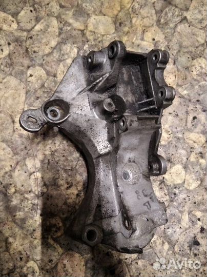 Кронштейн генератора Renault Logan 2 K7M 2014