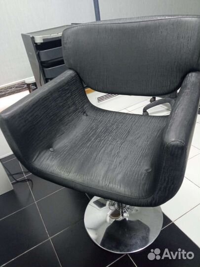 Парикмахерское кресло бу