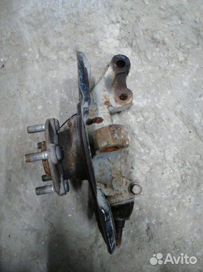 Поворотный кулак передний правый Subaru Impreza