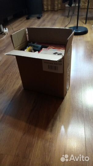 Коробка с канцелярскими товарами