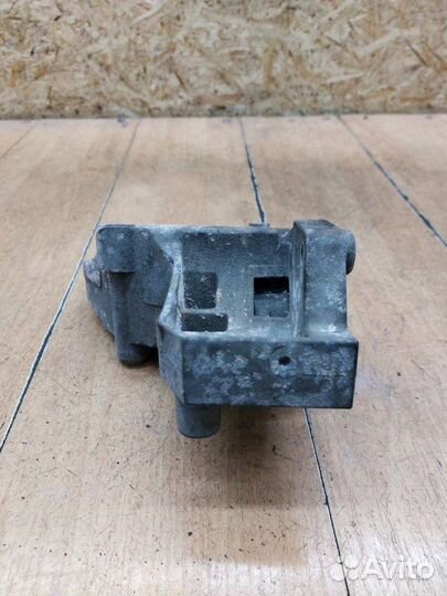 Кронштейн кондиционера Opel Insignia A20DTH 2010