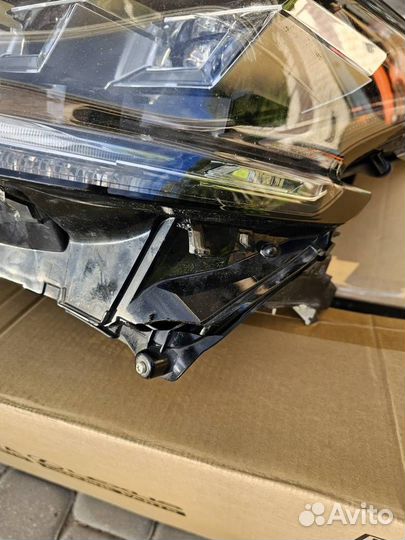 Фара левая в сборе Lexus 570