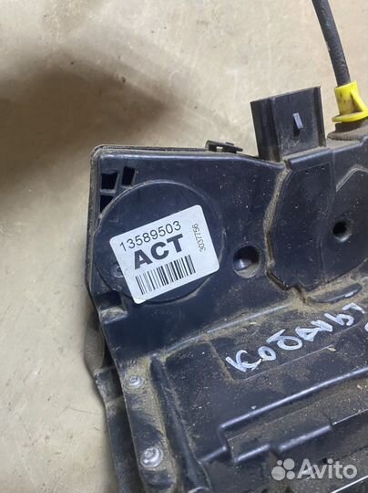 Шевроле кобальт замок передней правой двери