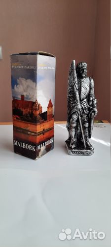 Статуэтка средневековый рыцарь