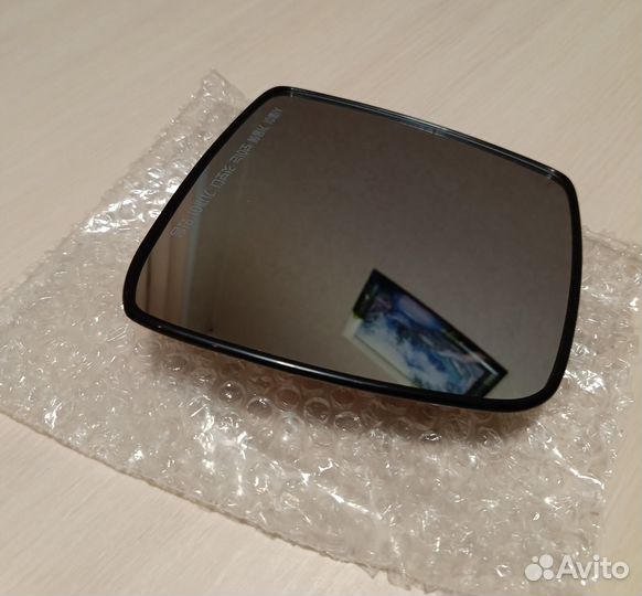 Элемент зеркала на Grand Starex