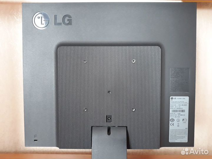 Монитор LG Flatron L1750U