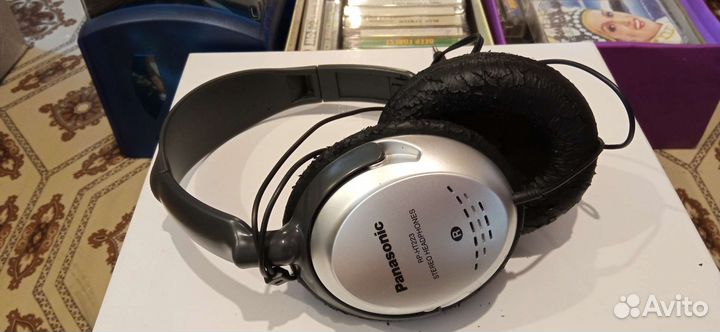 Диски,кассеты, магнитофоны, наушники, пейджер