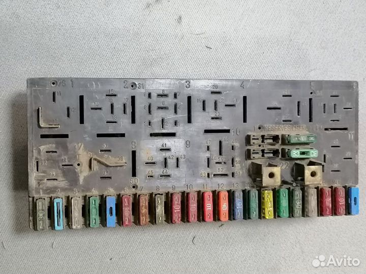 Блок предохранителей Audi 80/90/100 (B3) 1986-1991