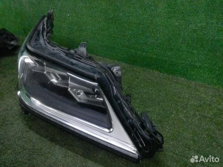 Фара правая Lexus LX570