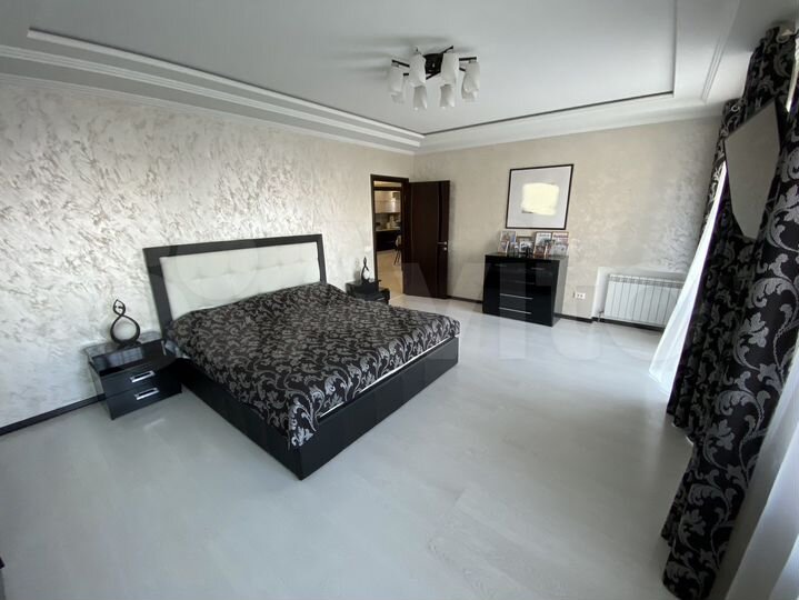 3-к. квартира, 130,9 м², 6/9 эт.