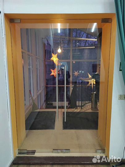 Стеклянная дверь по индивидуальным размерам