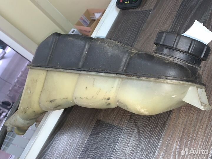 Расширительный бачок Mercedes 210