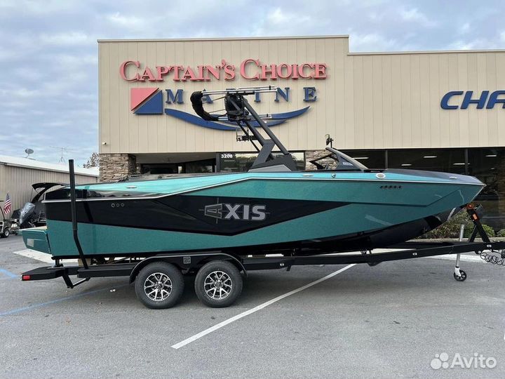 Катер Axis T235 буксировщик