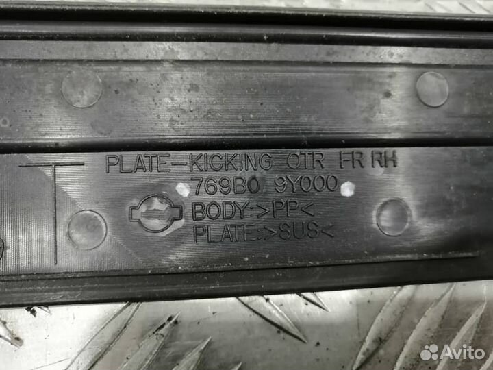 Накладка на порог передняя правая Nissan Teana J31