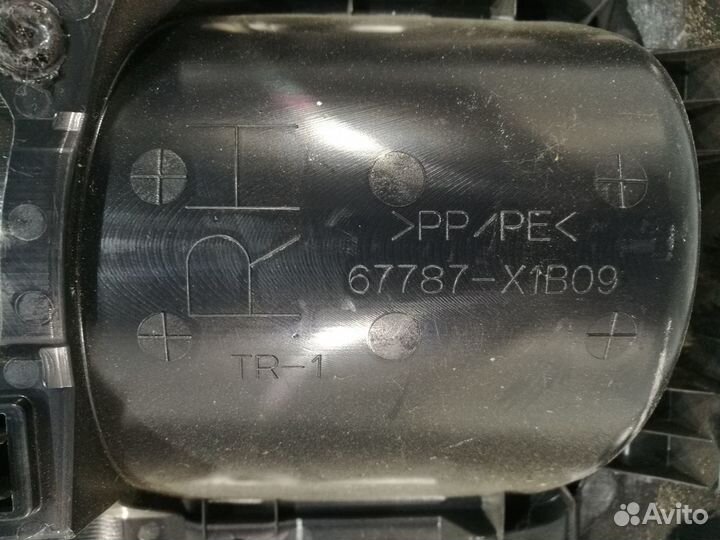 Обшивка двери Toyota Rav4