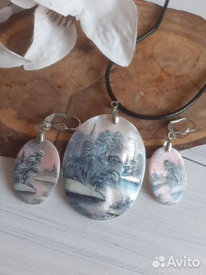 Кулон и серьги 