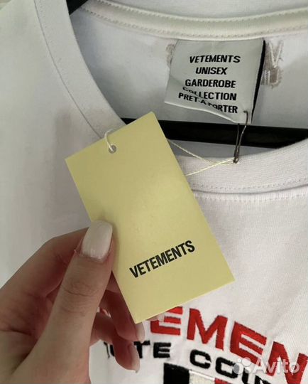 Футболка vetements