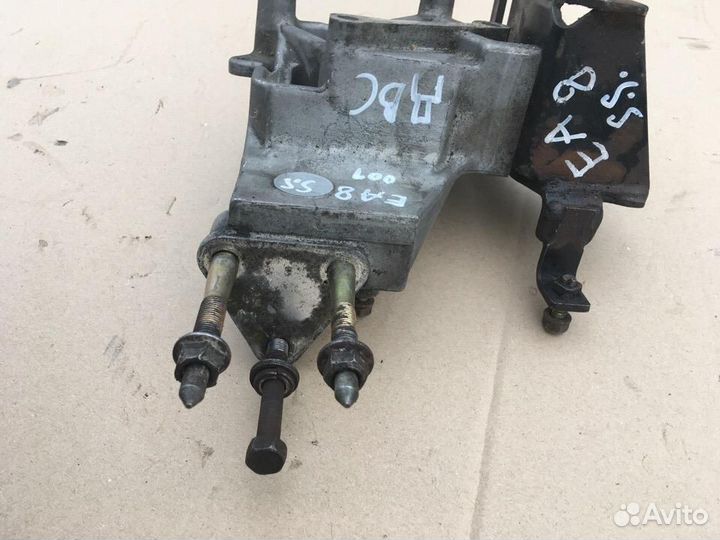 Кронштейн двигателя правый Митсубиси Галант 8