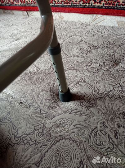 Санитарный стул туалет